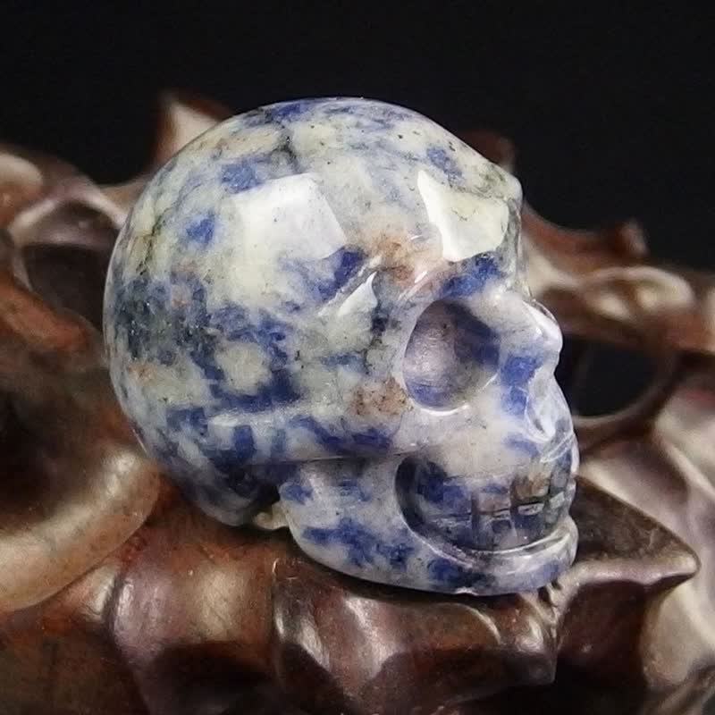 Olivenorma Natural Crystal Skull Halloween Decoration