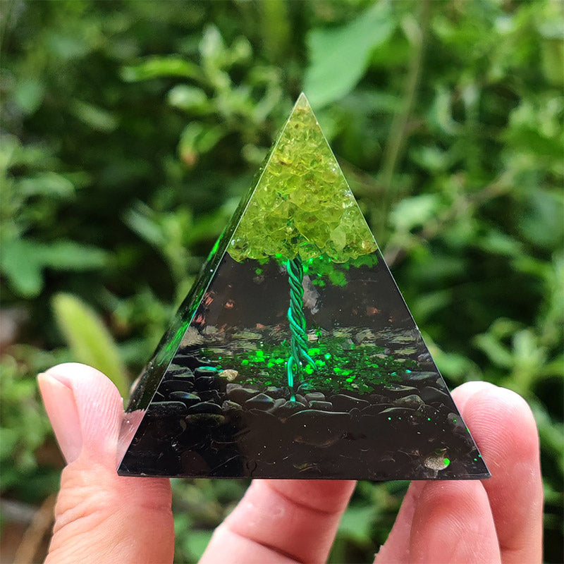 Piramide di orgone in ossidiana e peridoto della prosperità del guardiano Olivenorma - image 2
