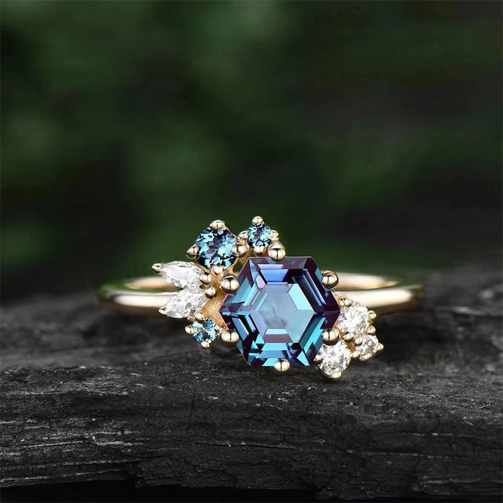 Olivenorma "Glorious Luck" - Unique Hexagon Cut Alexandrite Ring