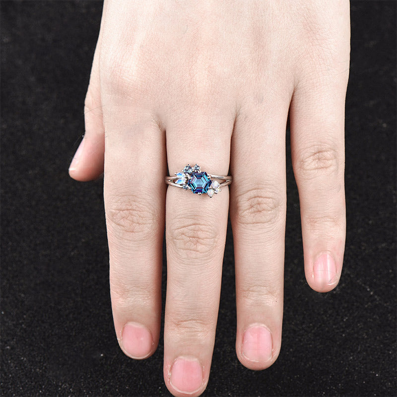 Olivenorma "Glorious Luck" - Unique Hexagon Cut Alexandrite Ring