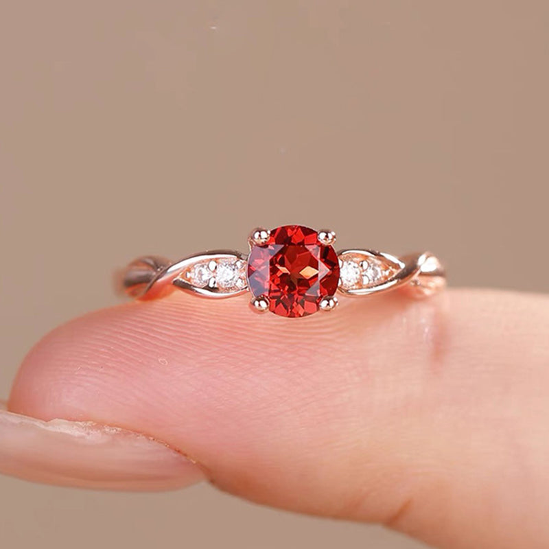 Olivenorma Tianti Vine Four Claw Garnet Ring