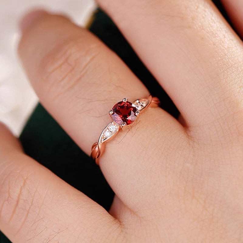 Olivenorma Tianti Vine Four Claw Garnet Ring