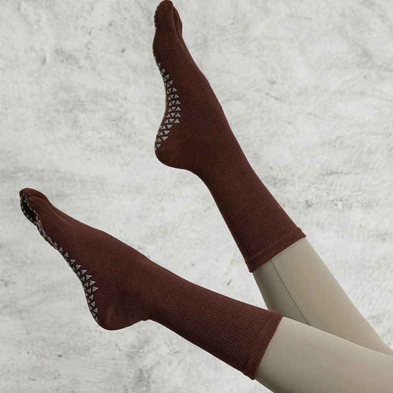 Olivenorma Solid Color Five-Toe Non-Slip Grip Toe Separation Pilates Barre Fitness Socks for Balance & Stability Yoga Socks - image 10