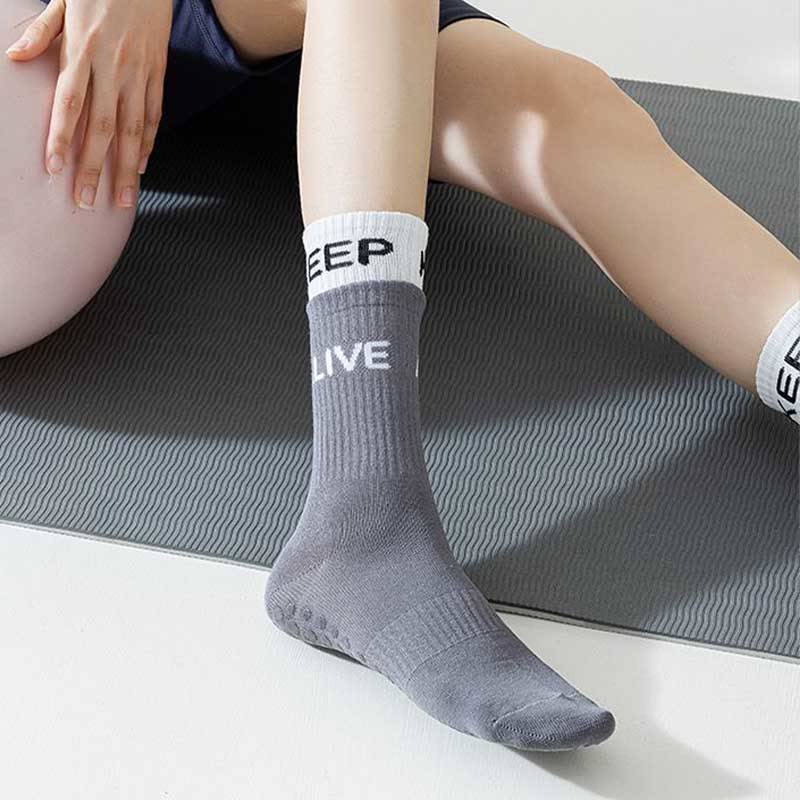Olivenorma Two-tone Color Grip Sports Yoga Pilates Socks