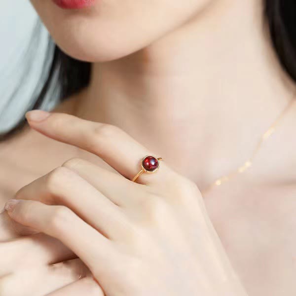 Olivenorma Retro Simple Round Stone Garnet Ring