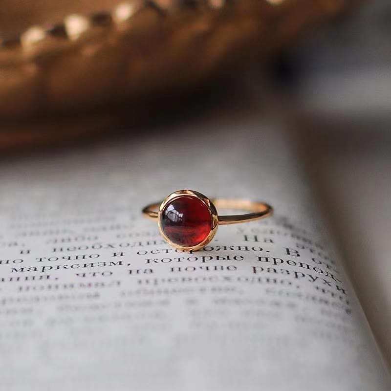 Olivenorma Retro Simple Round Stone Garnet Ring