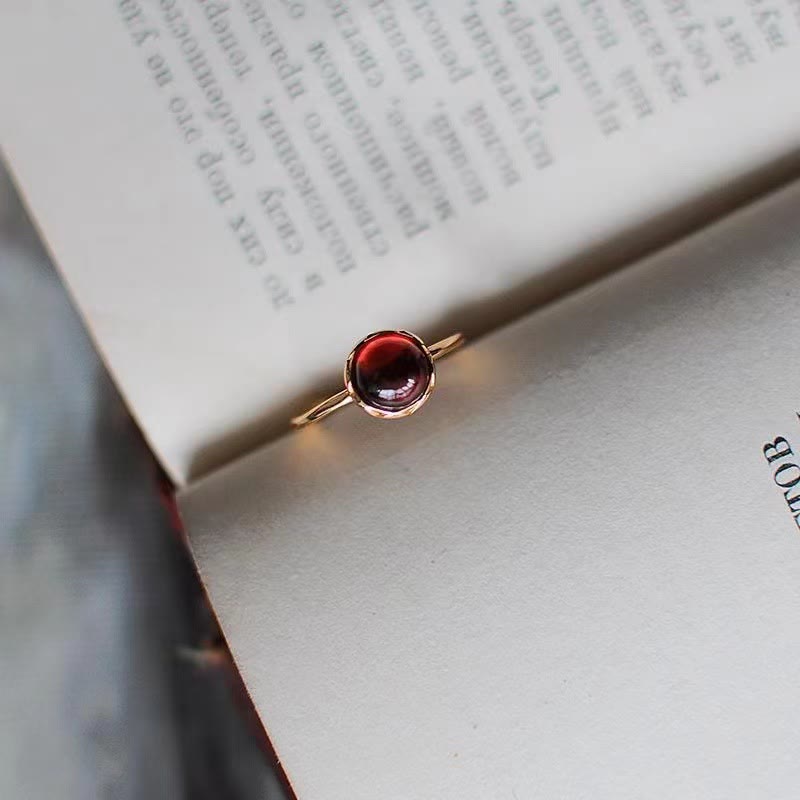 Olivenorma Retro Simple Round Stone Garnet Ring