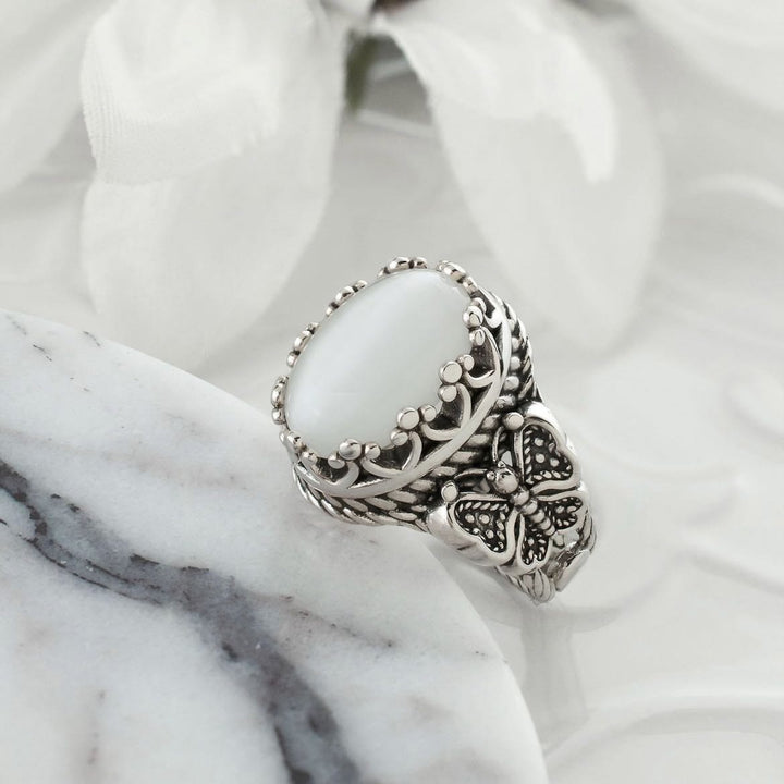 Olivenorma Vintage Oval Cut White Cat's Eye Stone Ring