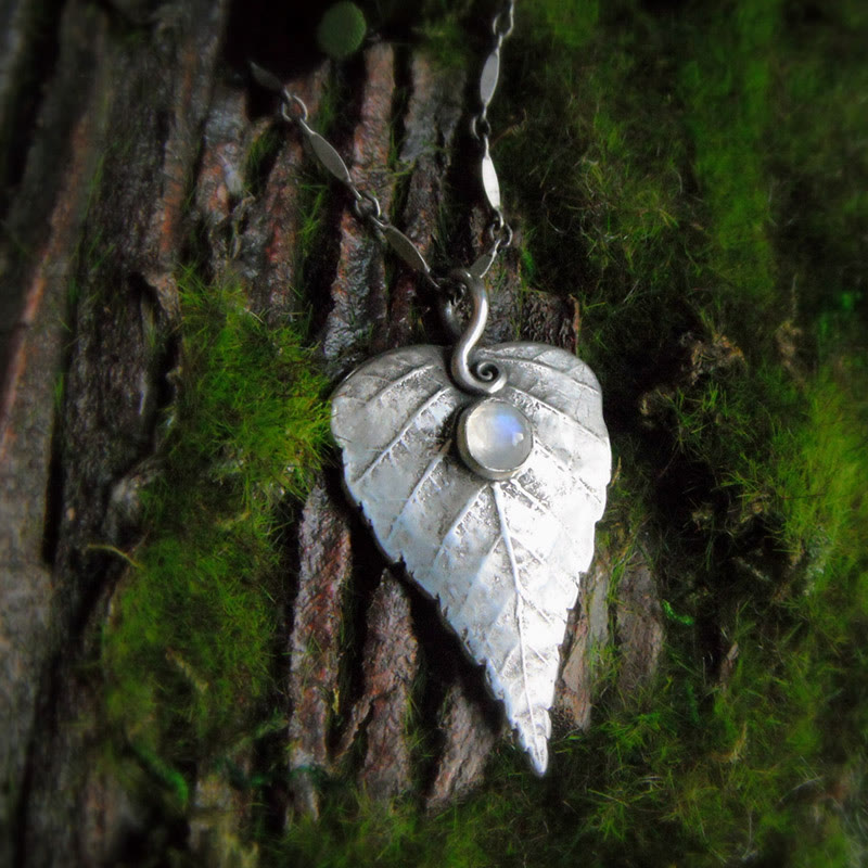 Olivenorma "Spring Choice" - Moonstone Birch Leaf Necklace