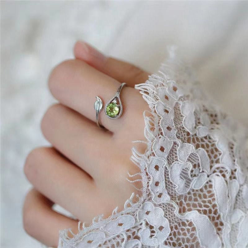 Olivenorma Vintage Delicate Peridot Leaf Ring