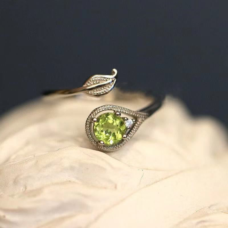 Olivenorma Vintage Delicate Peridot Leaf Ring